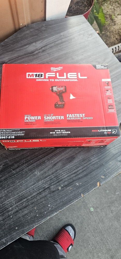 MILWAUKEE M18V FUEL BRUSHLESS IMPACT WRECH 1600LB DE TORQUE-1/2 -4 GENERACION COMBO KIT BRAND NEW