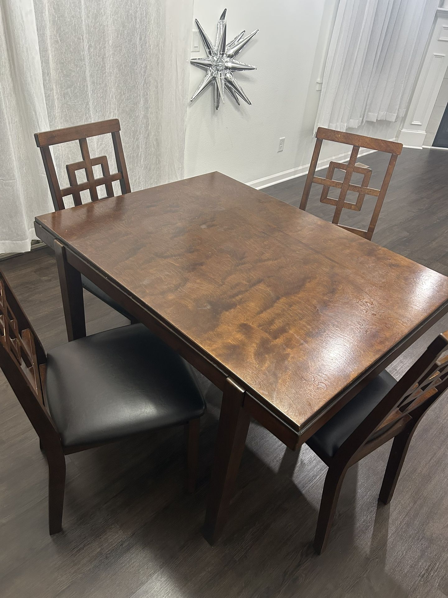 Comedor/ Dining Table In Good Condition 