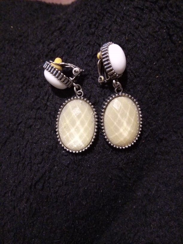 Vintage Set Of Clip-On Shimmering Earrings