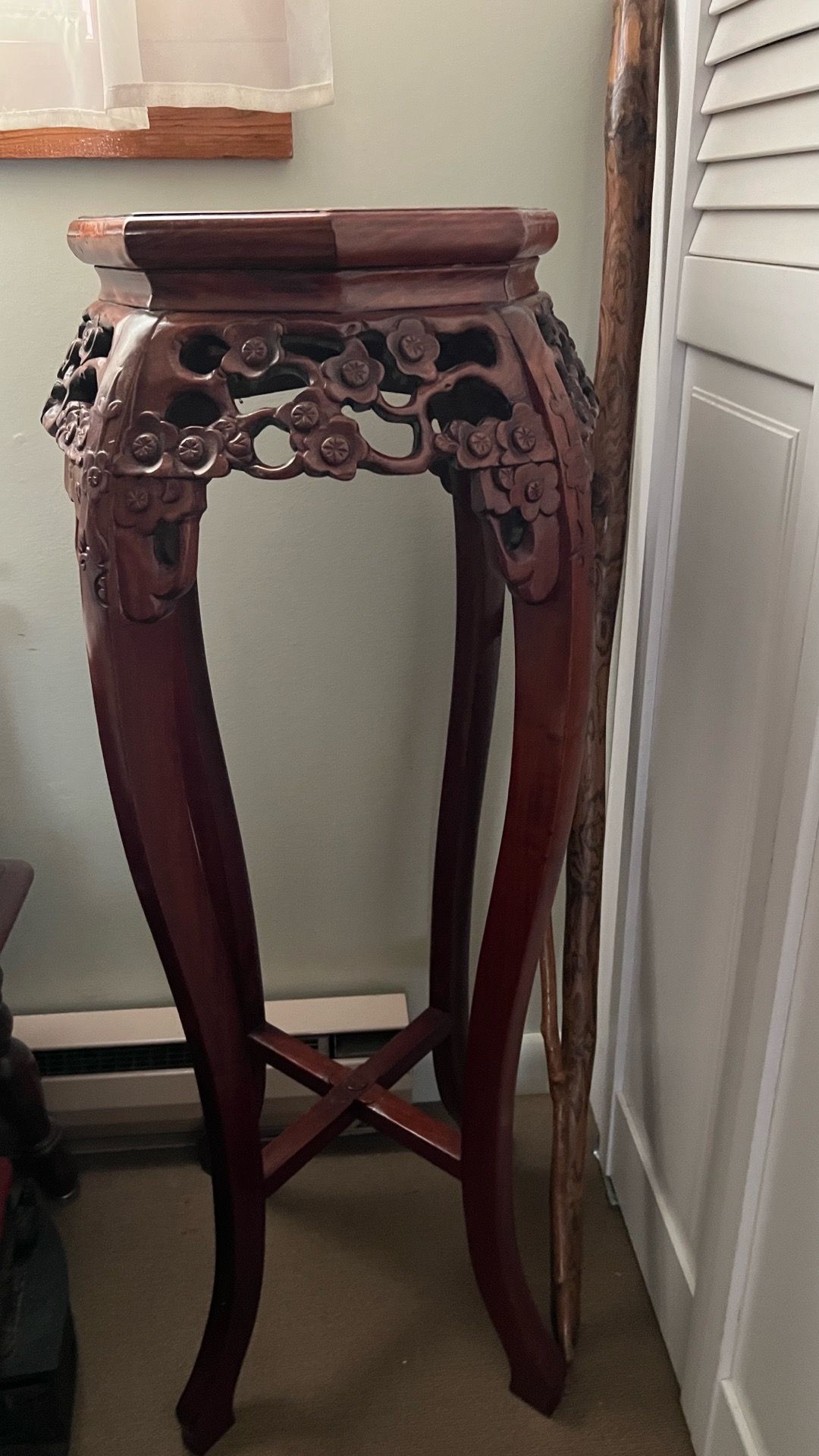 Beautifully carved oriental themed marble wood plant stand