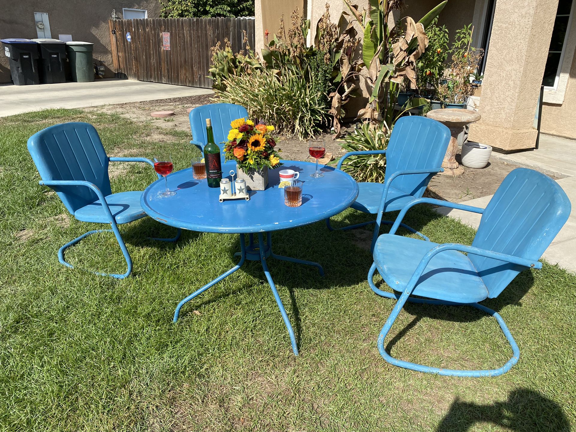 Vintage Metallic Table And Chairs  Lawn Garden Porch 
