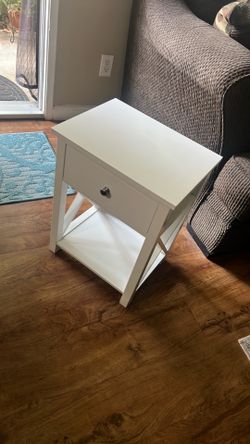 One drawer end table