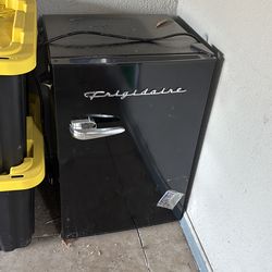Frigidaire mini fridge