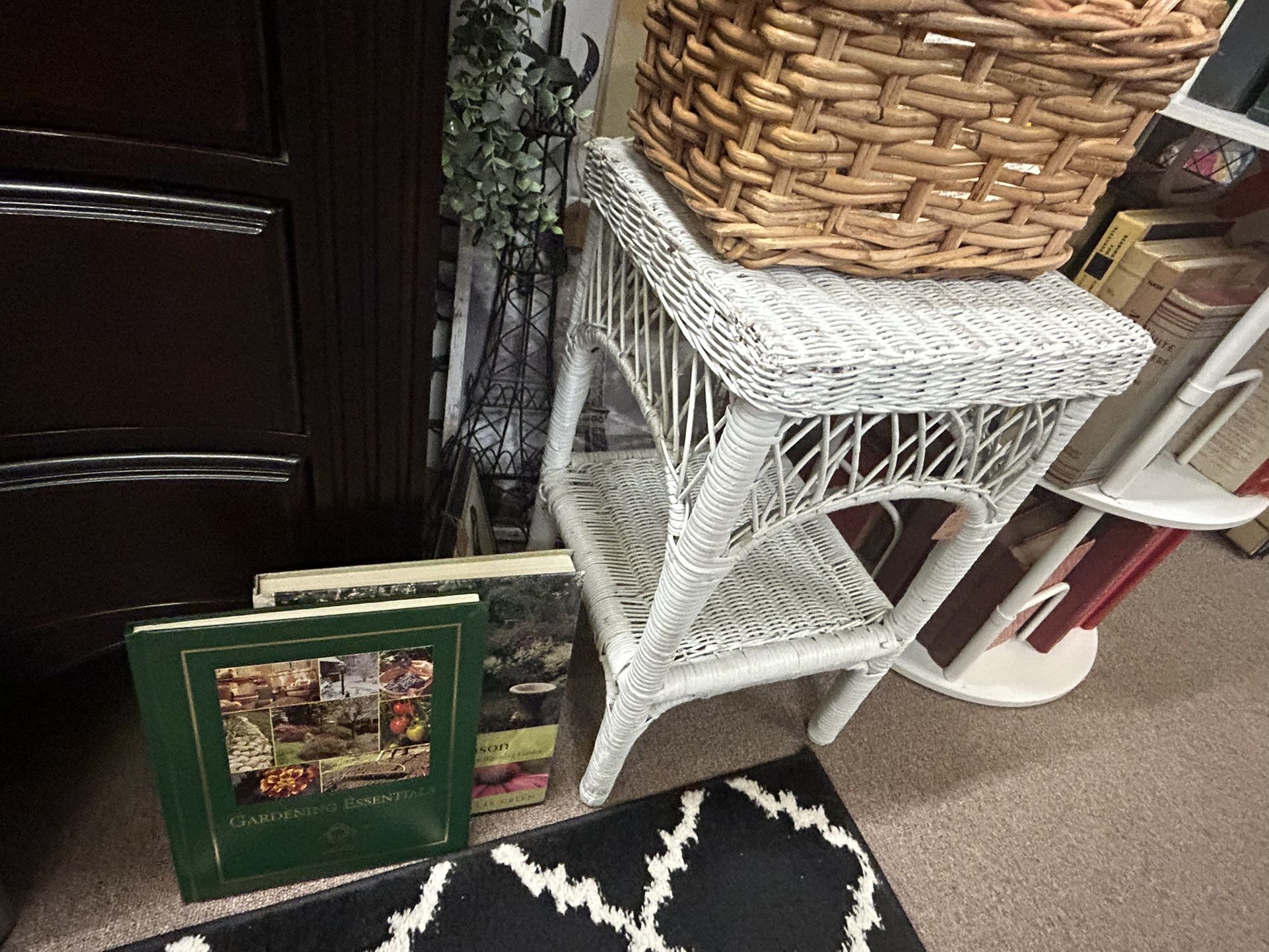 White Wicker Plant Stand or Small Table