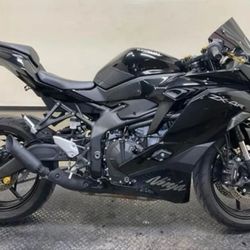 2025 Kawasaki N8nja ZX-4R ABS 