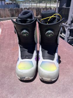 Bataleon women’s snowboard boots size 9