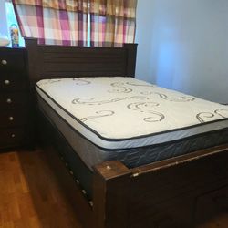 NEW QUEEN-SIZE PILLOW TOP MATTRESS AND BOX SPRING 💤