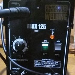 CHICAGO ELECTRIC Flux 125 Welder