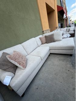 Beige 2pc Sectional w Chaise