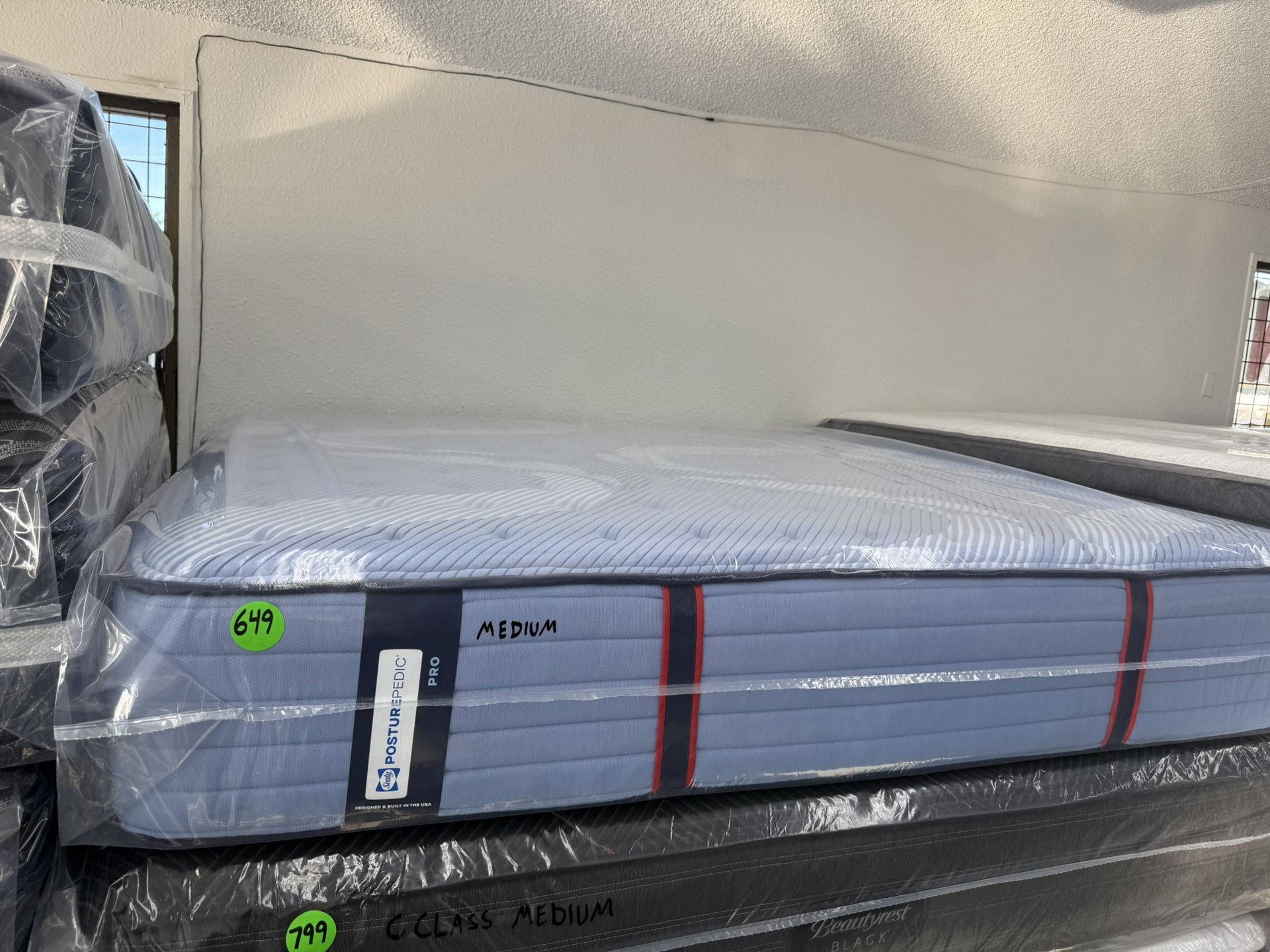 KING SIZE SEALY POSTUREPEDIC PRO MATTRESS & BOX SPRINGS BED SET