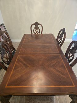 Traditional Wood Dining Table with 6 Chairs