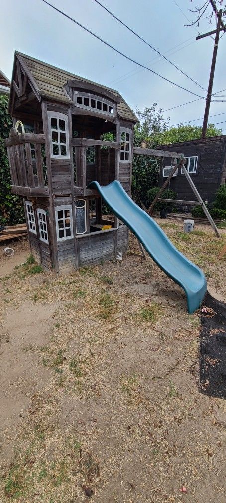 FREE!!! Kids Clubhouse and Swing Set