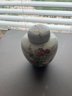 Vintage Japanese hand-painted Porcelain Ginger Jar & Lid with colorful Paint