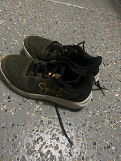 Under armor kids shoe