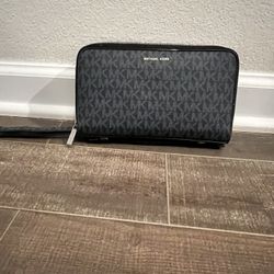 Michael Kors Large Wallet Wristlet