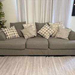 Casual Sofa with toss pillows med gray