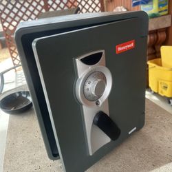 Honeywell small safe  box 