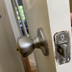 Nickel Door Knobs & Brass Hinges 