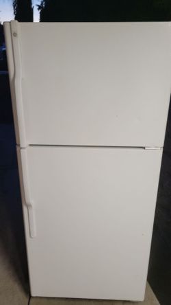 GE 30" REFRIGERATOR WORKS GREAT CAN DELIVER ANYWHERE