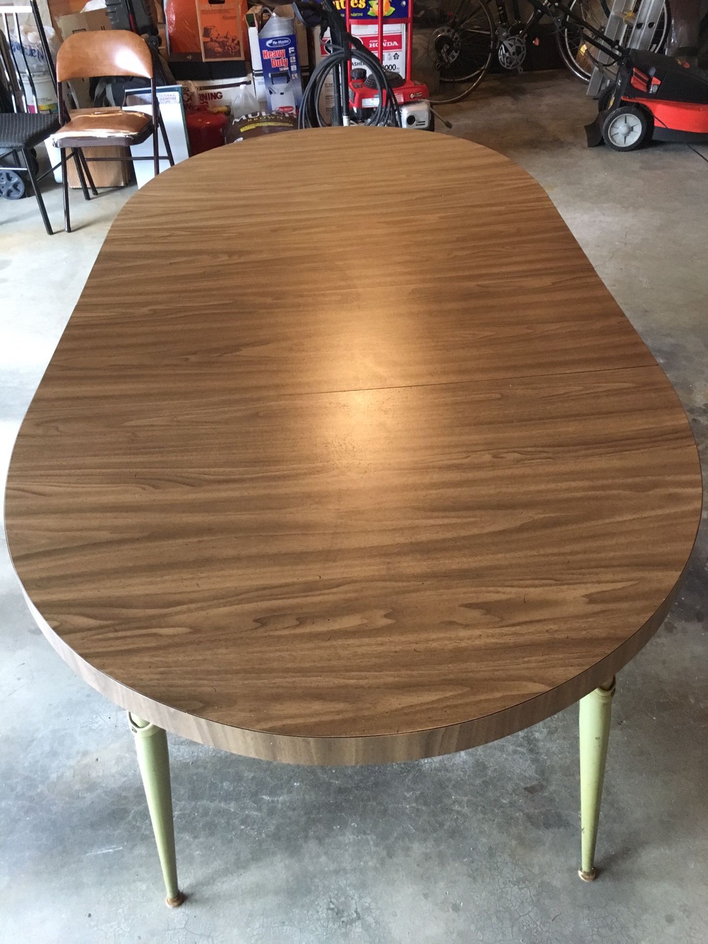 4-8 seater kitchen table. It has two leafs. 82” L x 41”W x 28.5”H