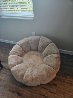Like-New Plush Pumpkin/Flower Bean Bag Floor Chair – Aesthetic Faux Fur