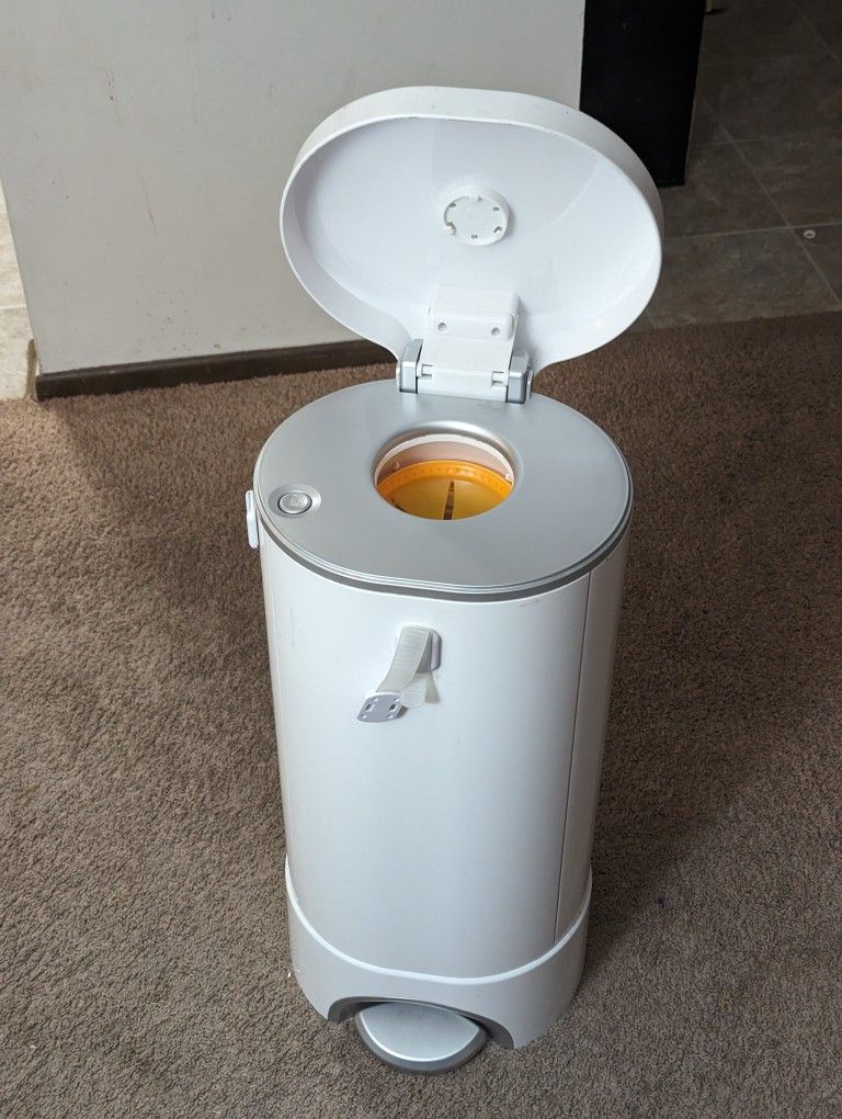 Step Diaper pail