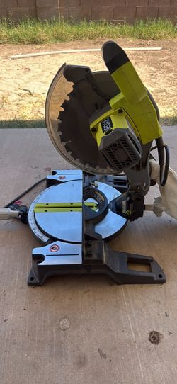 Compound sliding miter saw