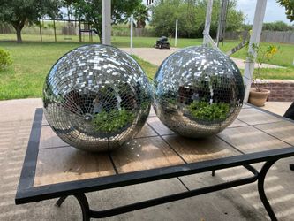 4 Disco balls
