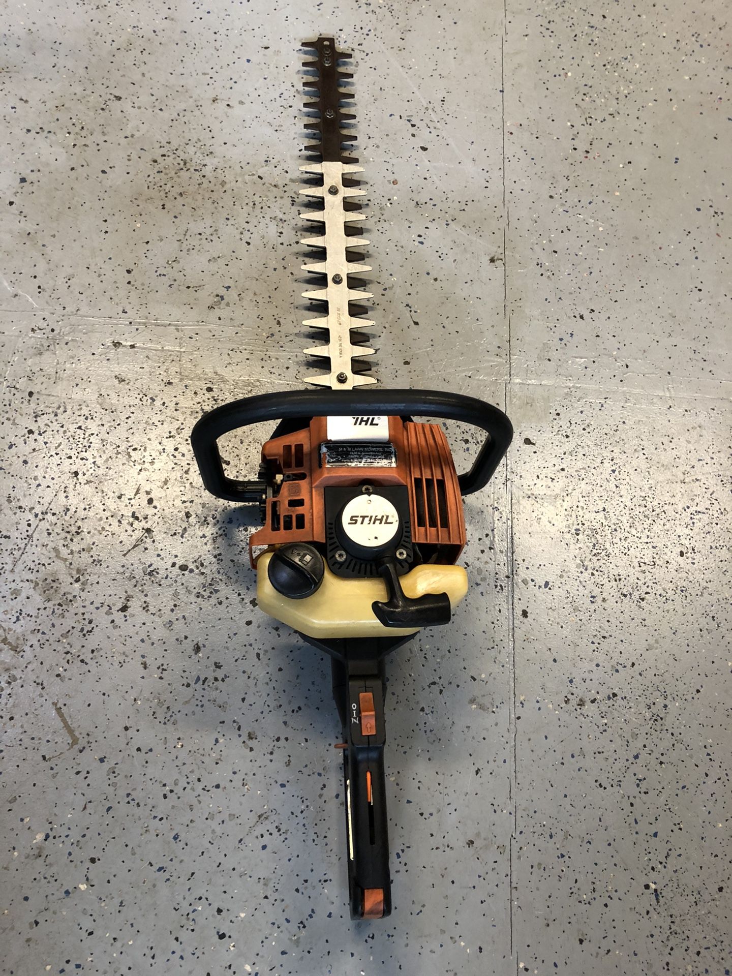 STIHL HS 75 GAS HEDGE TRIMMER 18” BAR.COMMERCIAL HEAVY DUTY.