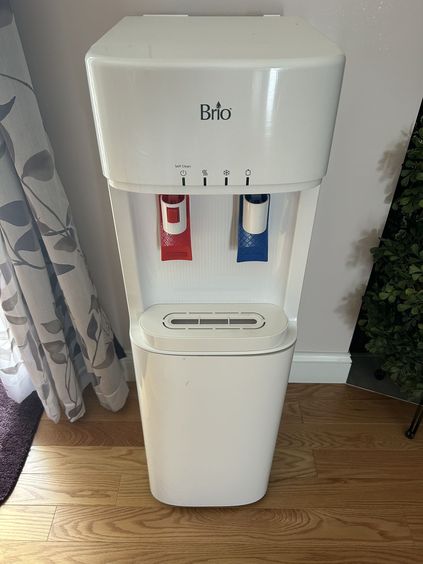 Brio Hot / Cold Water Dispenser For 5 Gallon Jugs. Has Built In UV Water Cleaning System