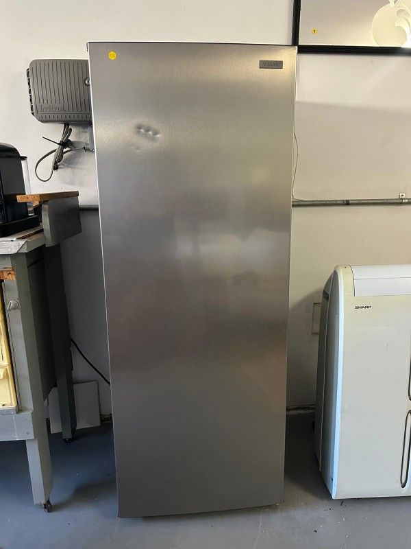 Vissani Upright Fridge/Freezer – 6.9 cu. ft