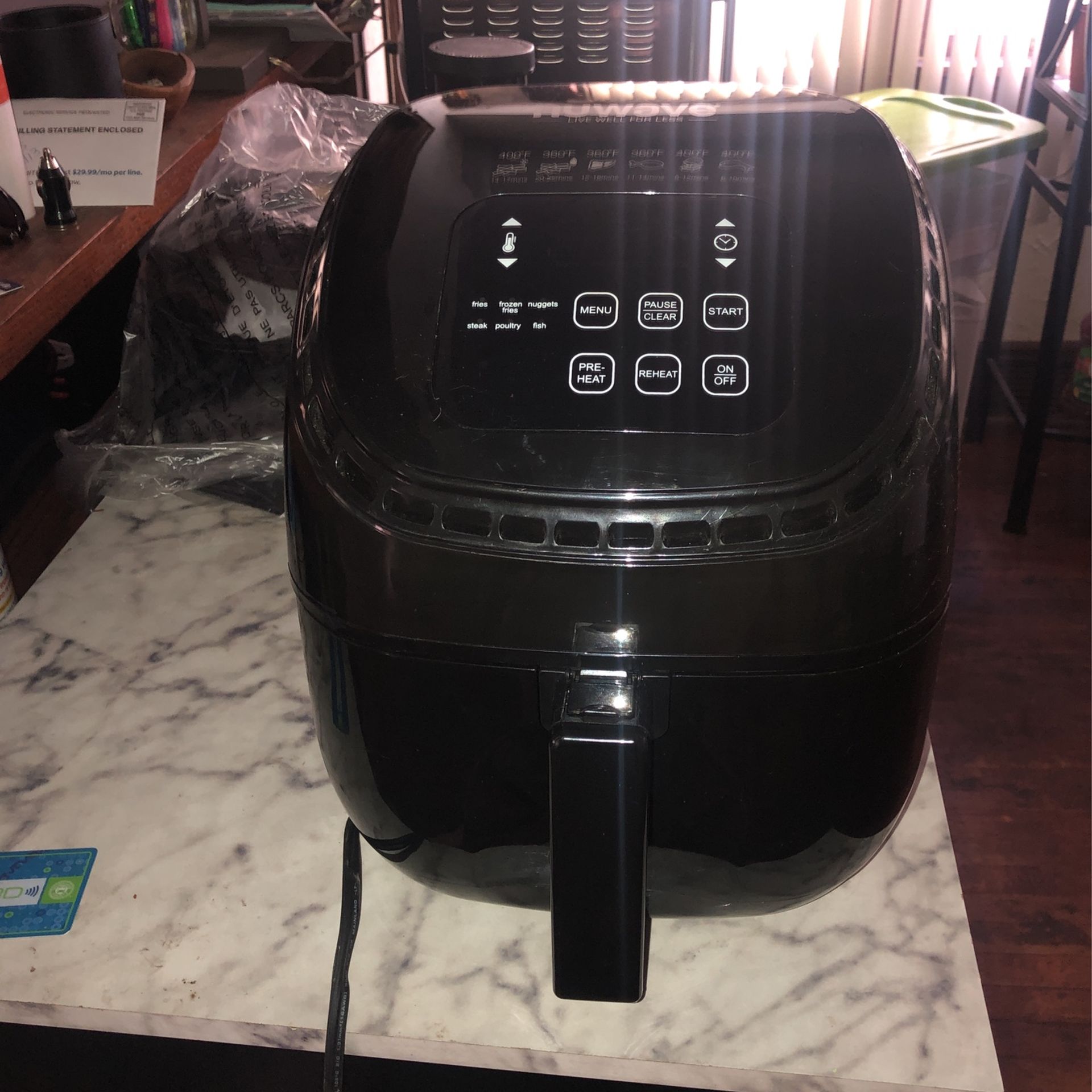 Nuwave Brio 3 Qt Air Fryer display picture 1
