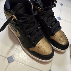 Air Jordan 1 Mid GS Black/Gold – Size 5.5Y