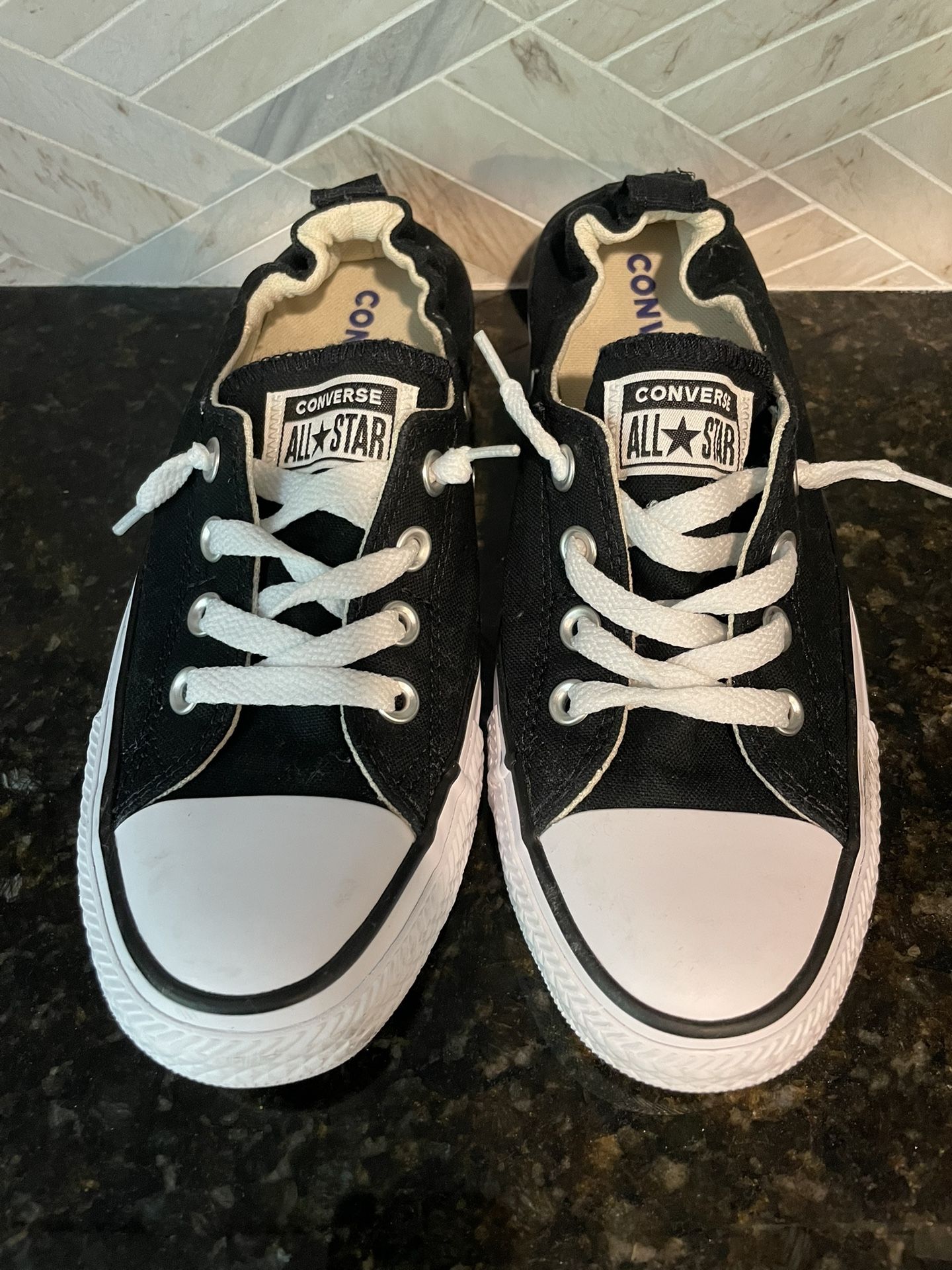 Converse All Star Low Top Women’s Size 8 Shoes with Elastic Heels Black & White
