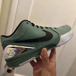 Nike Kobe IV Protro Girl Dad  Size 10