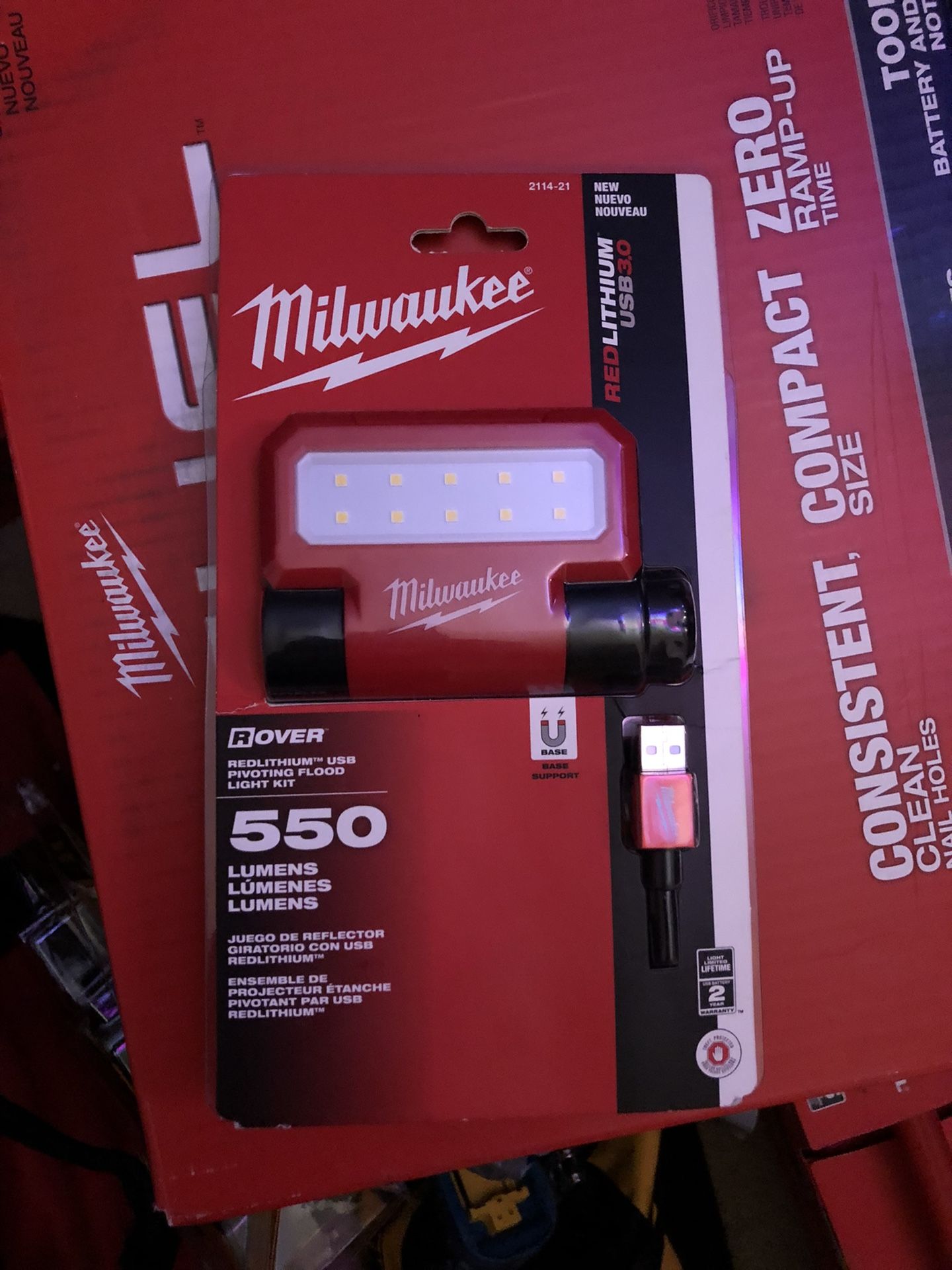 Milwaukee 550 Lumena Rechargeable Light 