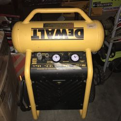 Dewalt 4.5 Gallon Compressor