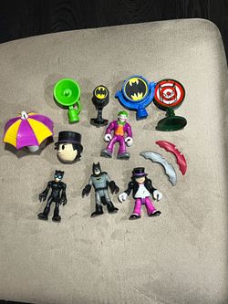 Imaginext lot of 12 Batman Penguin  Cat woman  Spot light umbrella DC Comics