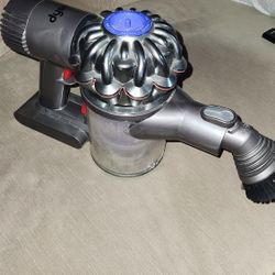 Dyson V6 Cordless Vacuum And Car Attachments