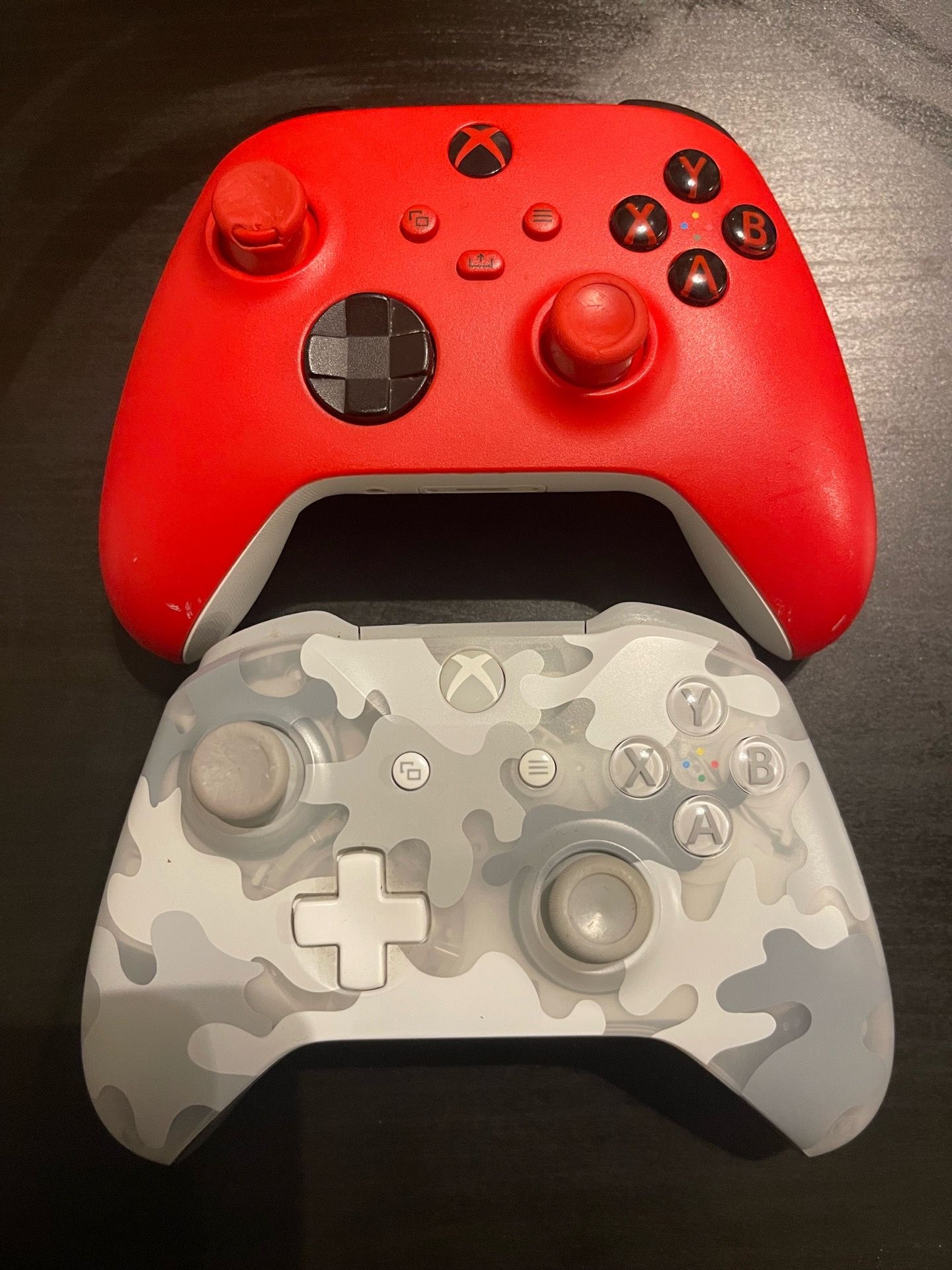 2 Xbox One Controllers