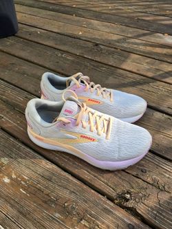 Brooks ghost womens size 9.5