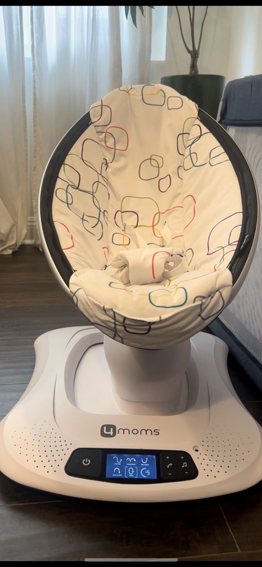 4 Moms Mamaroo Swing 