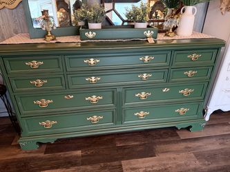 Gorgeous “ evergreen” Green & Gold Farmhouse Style 10 dr Dresser / Sideboard