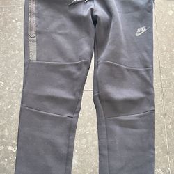 Men’s  Nike tech Fleece Size  (Small )