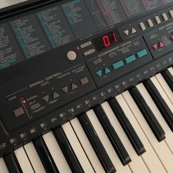 Yamaha Electric Keyboard 