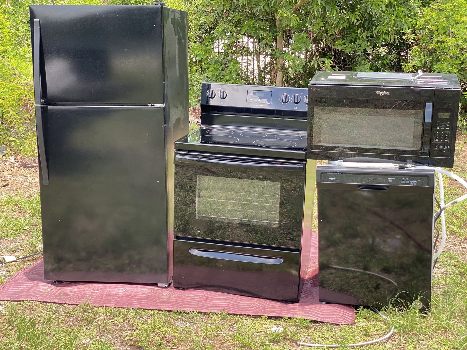 Set Kitchen Refrigerator Stove Microwave And Dishwasher For Sale 