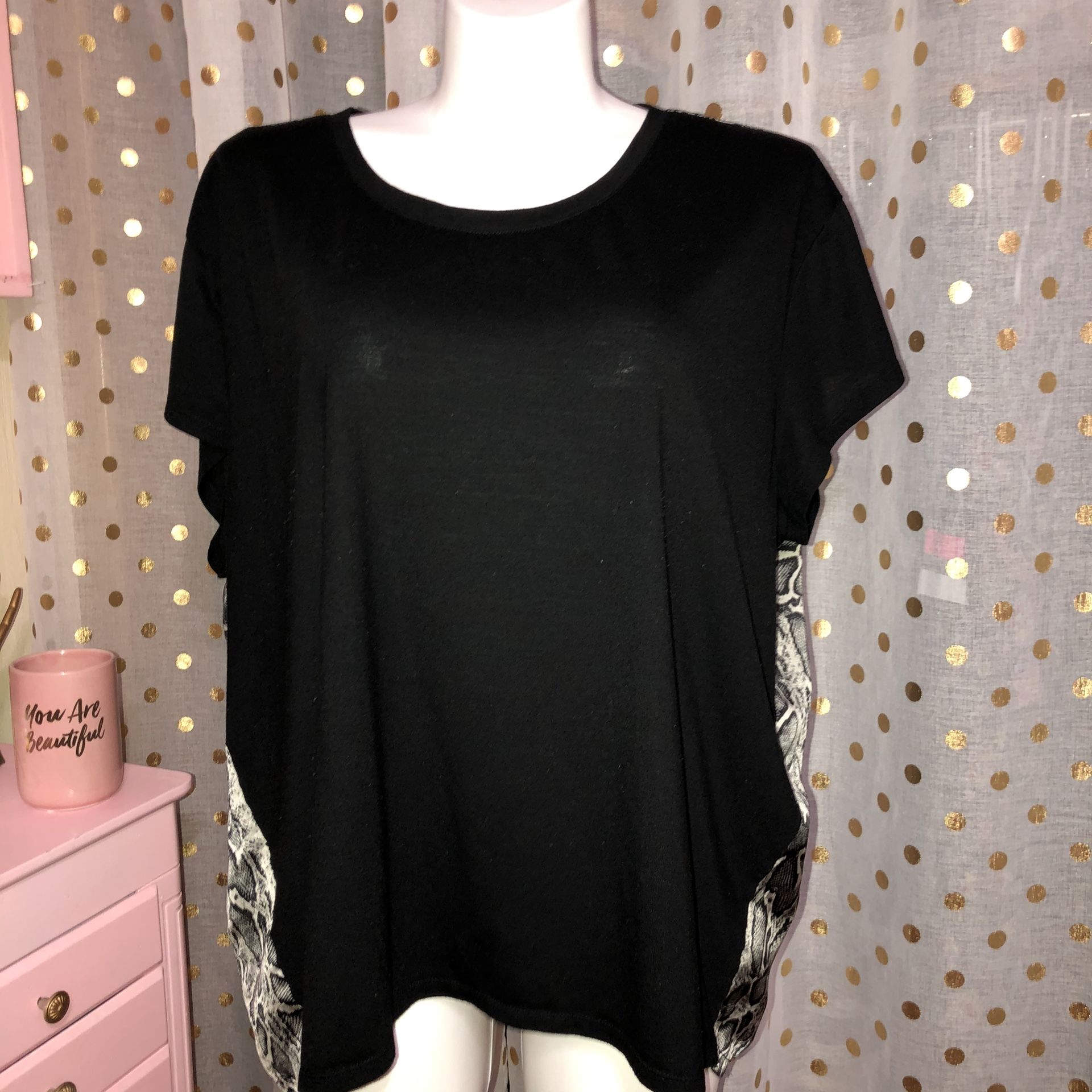 French Laundry size 22/24 black silky snakeskin back shirt. There is some piling on the black in the front that I didn’t try removing PIT TO PIT: 50