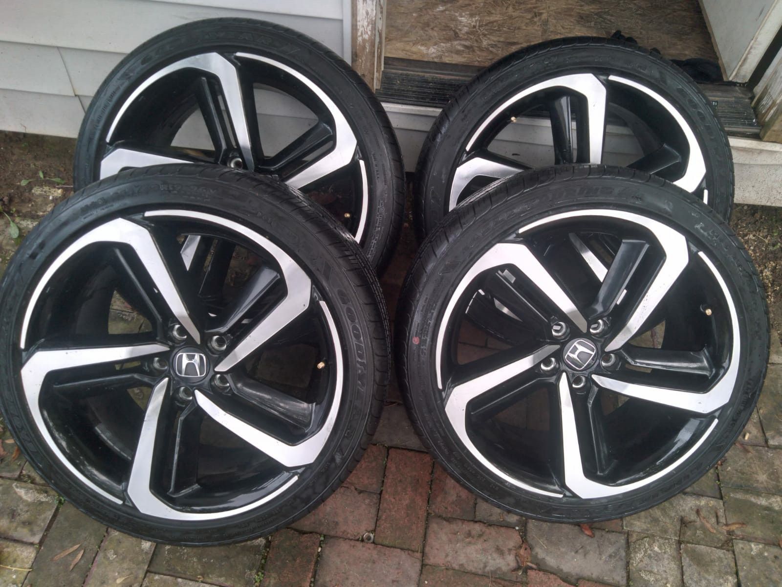 VENDO RINES NUEVOS PARA HONDAS SAIZ 19. 5X114.3