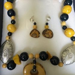 Yellow and Blue Pendant Necklace 