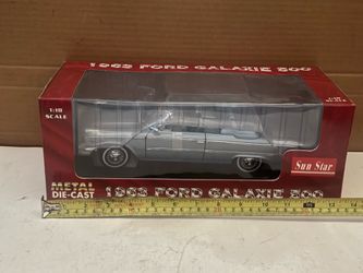 Sun Star 1:18 Die Cast Sky Blue 1963 Ford Galaxie 500 Convertible